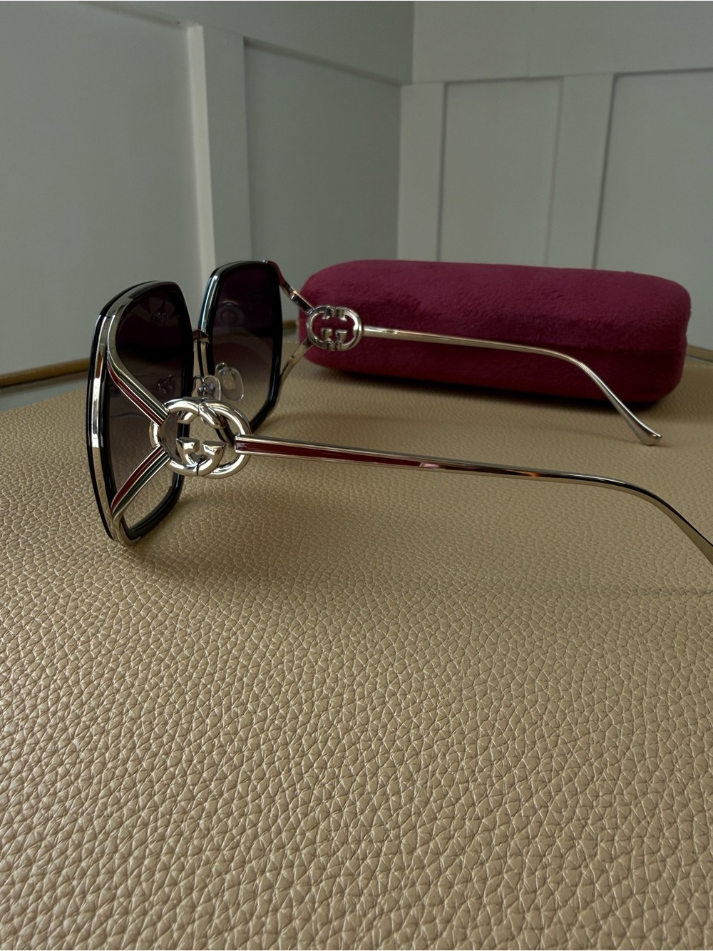 Gucci Black and Gold Oversized Gradient Sunglasses - Picture 2 of 9